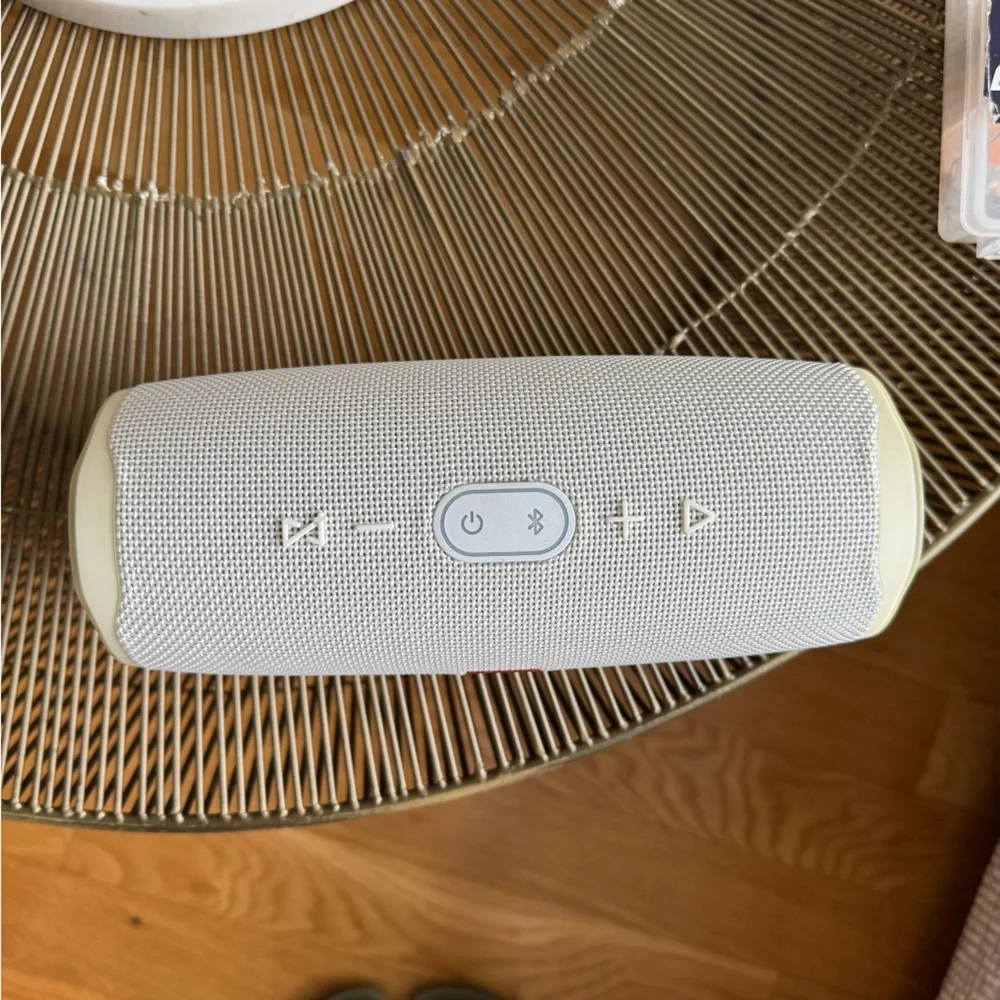 JBL Charge 4 - Picture 3 of 5